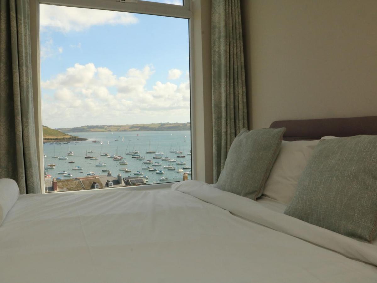 Villa Through The Porthole Falmouth Exterior foto
